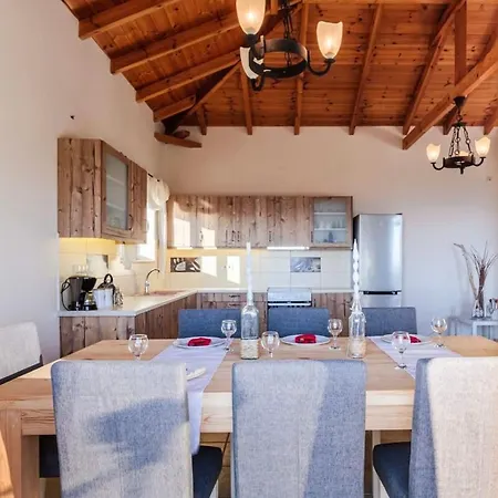 Mani Panoramic Views - Private Sunny Retreat