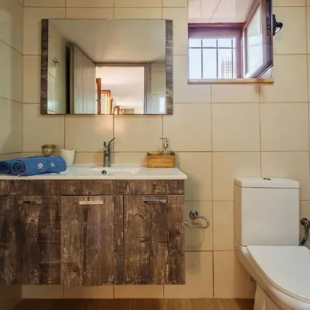 Mani Panoramic Views - Private Sunny Retreat *