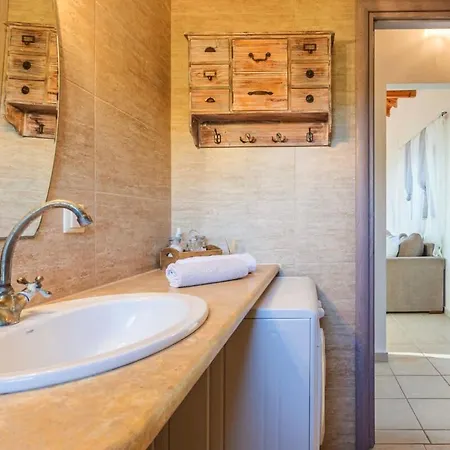 Mani Panoramic Views - Private Sunny Retreat Lévktron