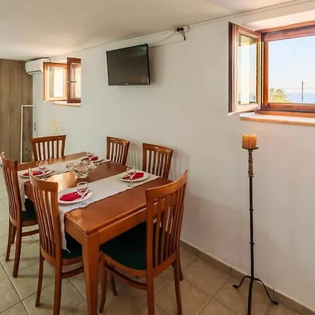 Mani Panoramic Views - Private Sunny Retreat *