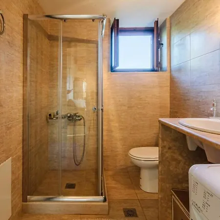 Mani Panoramic Views - Private Sunny Retreat *