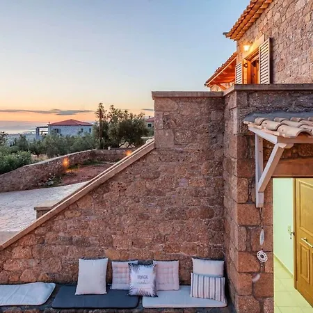 Villa Mani Panoramic Views - Private Sunny Retreat Levktron