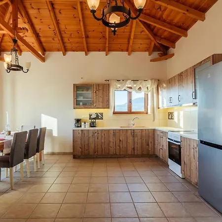 Mani Panoramic Views - Private Sunny Retreat *