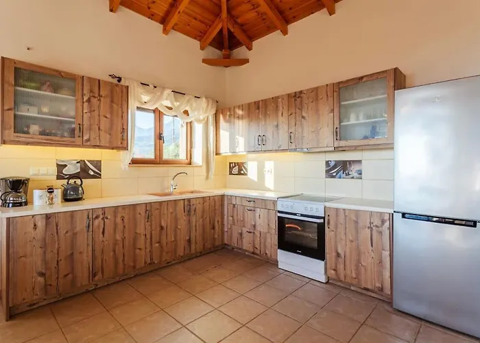 Mani Panoramic Views - Private Sunny Retreat Levktron