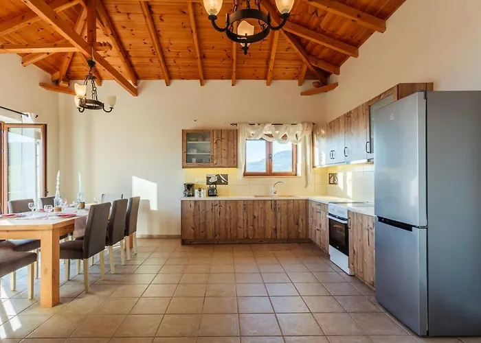 Mani Panoramic Views - Private Sunny Retreat *